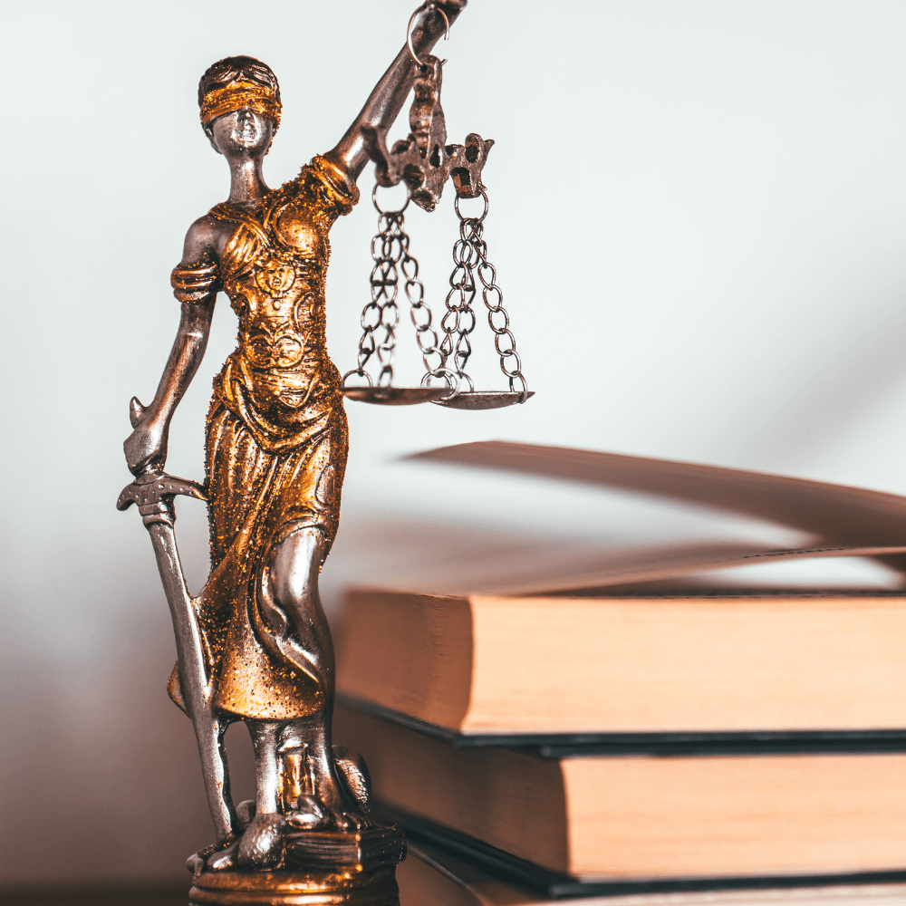 Statuette en bronze de Thémis, déesse de la justice